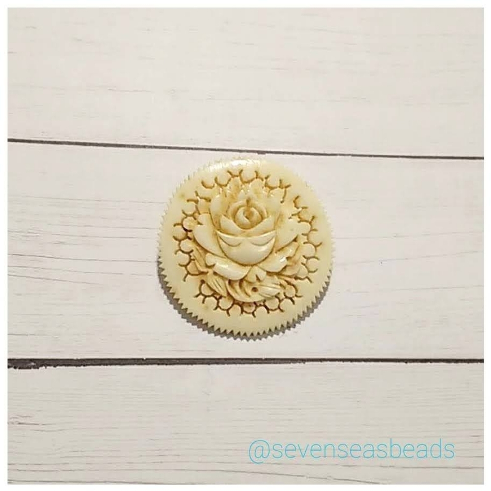 💘Vintage Carved Bone Rose Brooch